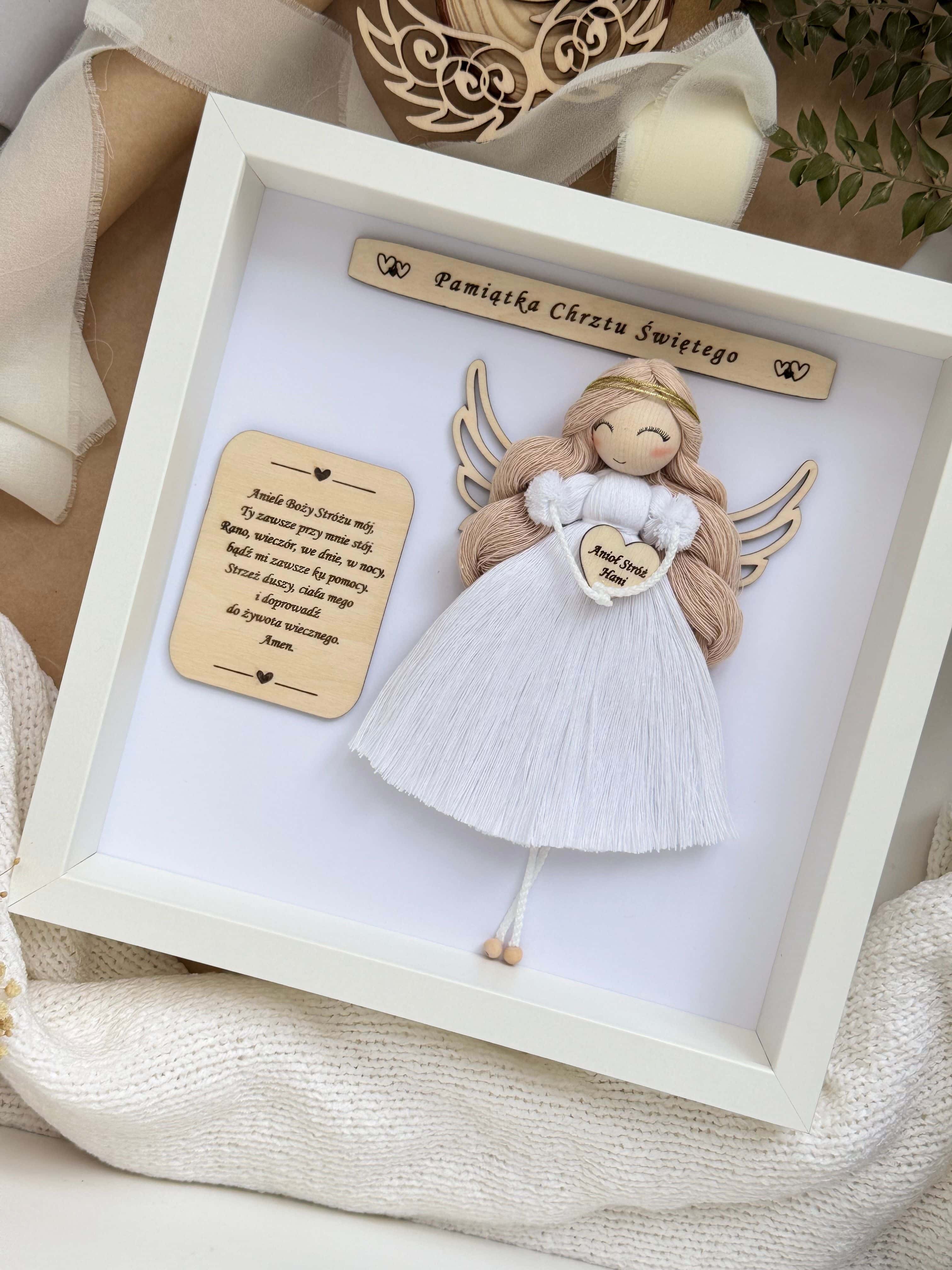 Pamiątka Chrztu Świętego dla dziewczynki gablotka
