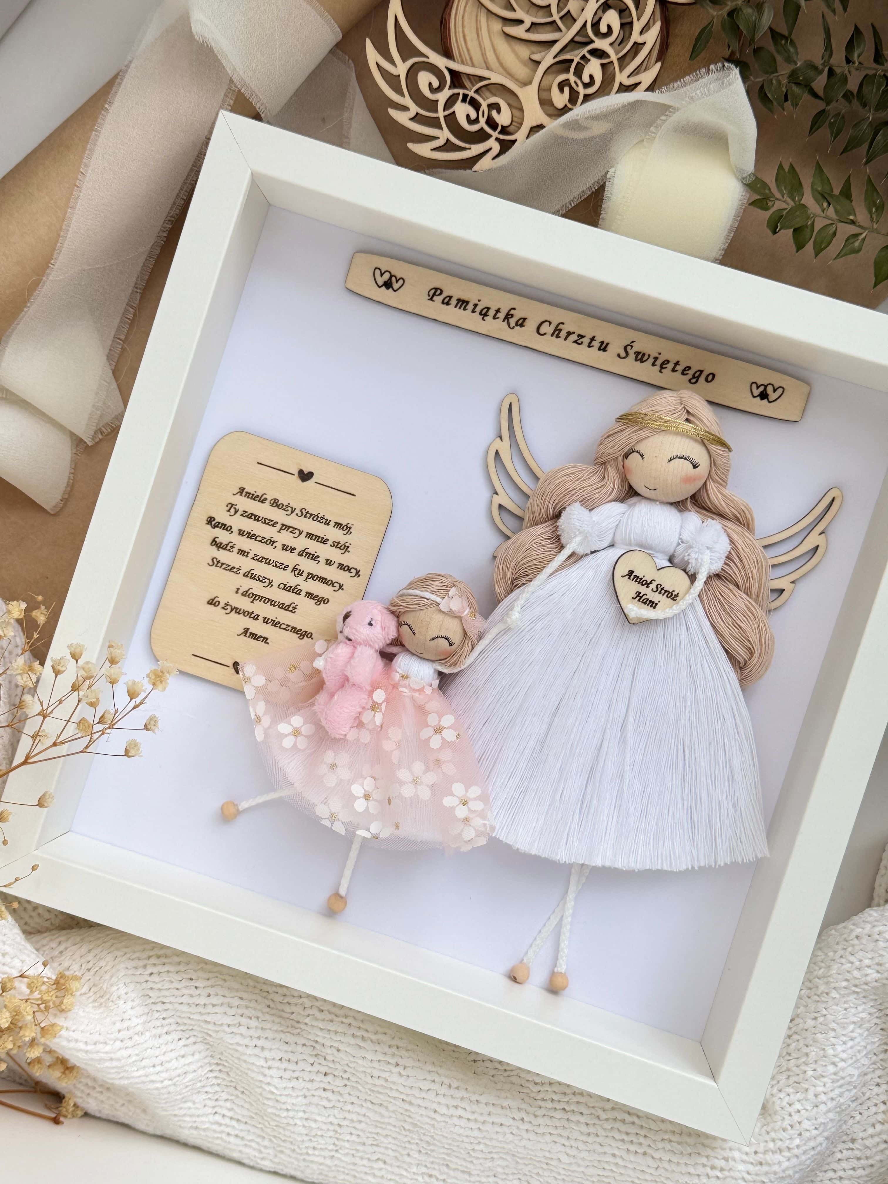 Pamiątka Chrztu Świętego dla dziewczynki gablotka z maluszkiem