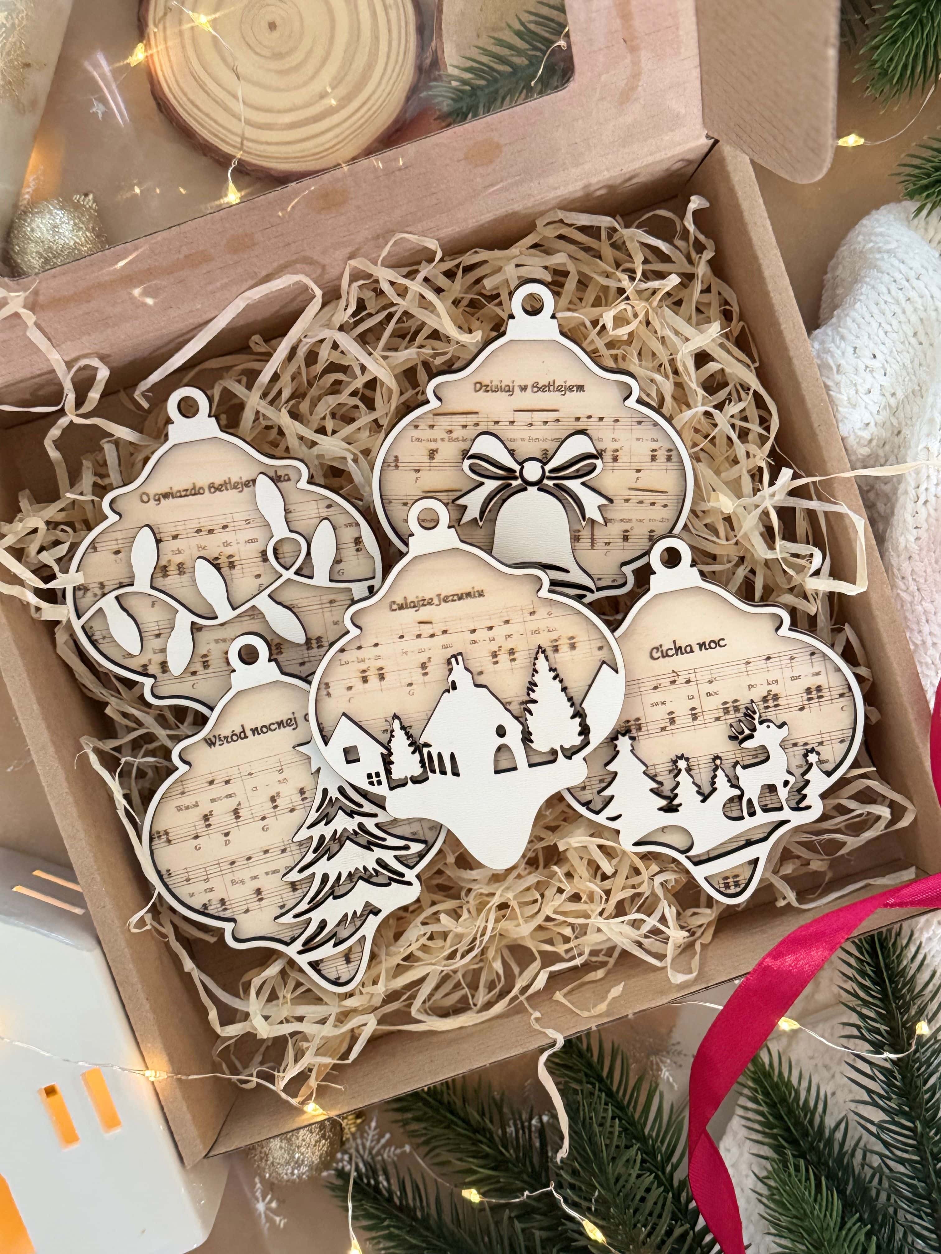 Zestaw zawieszek z motywem kolędy 